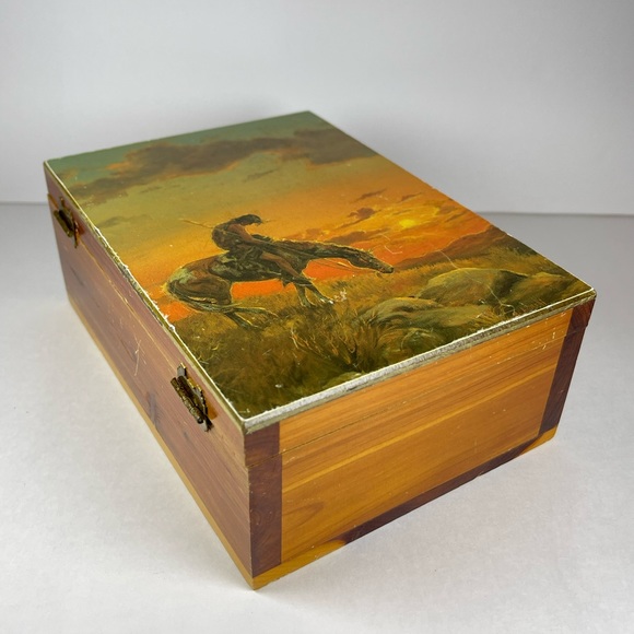 Vintage End of Trail keepsake cedar box - Picture 2 of 5